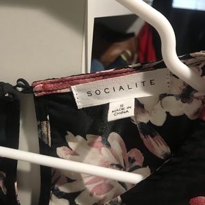 Socialite Tops - Floral blouse Socialite Tops - Floral blouse